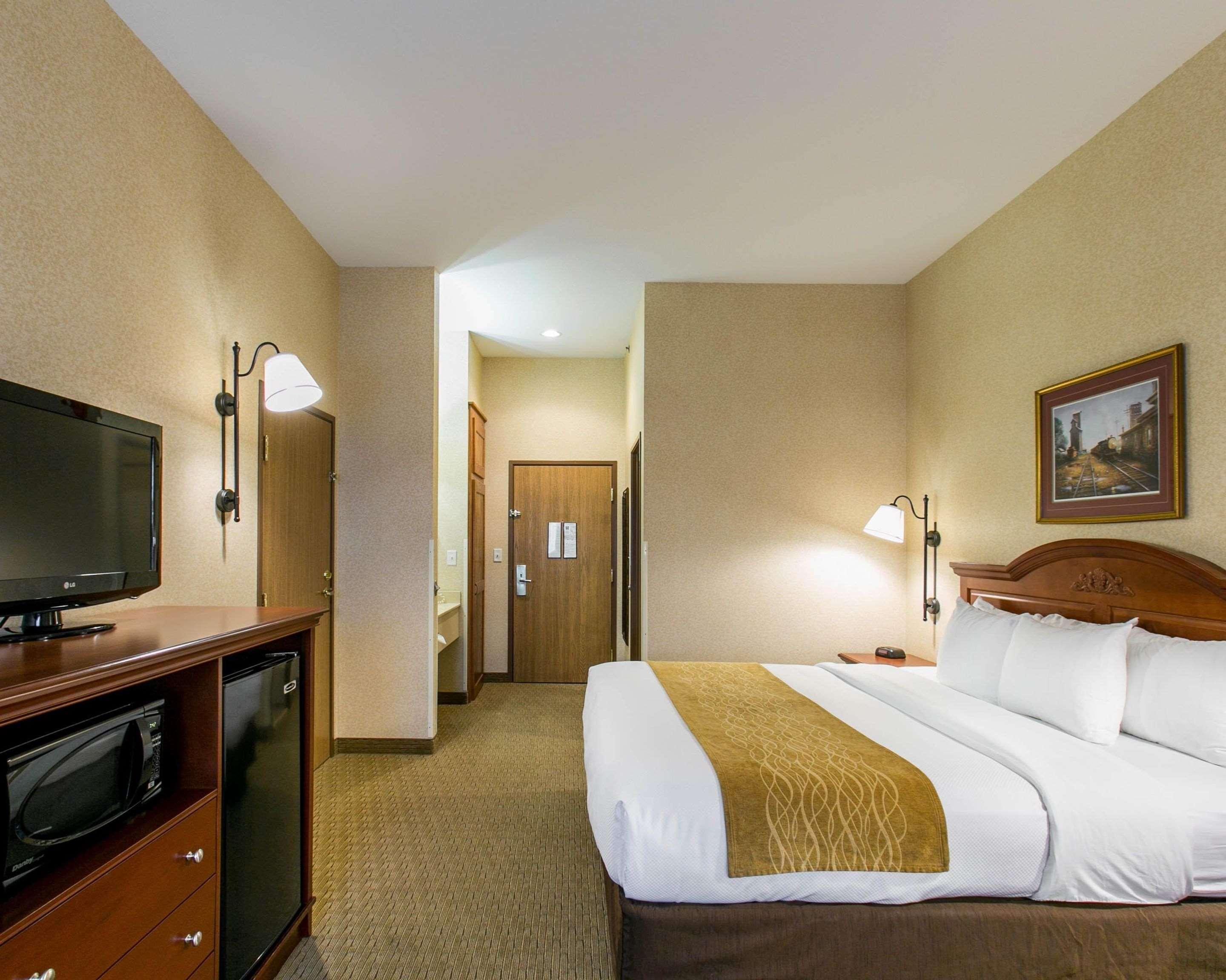 Comfort Inn Warrensburg Station Exterior foto