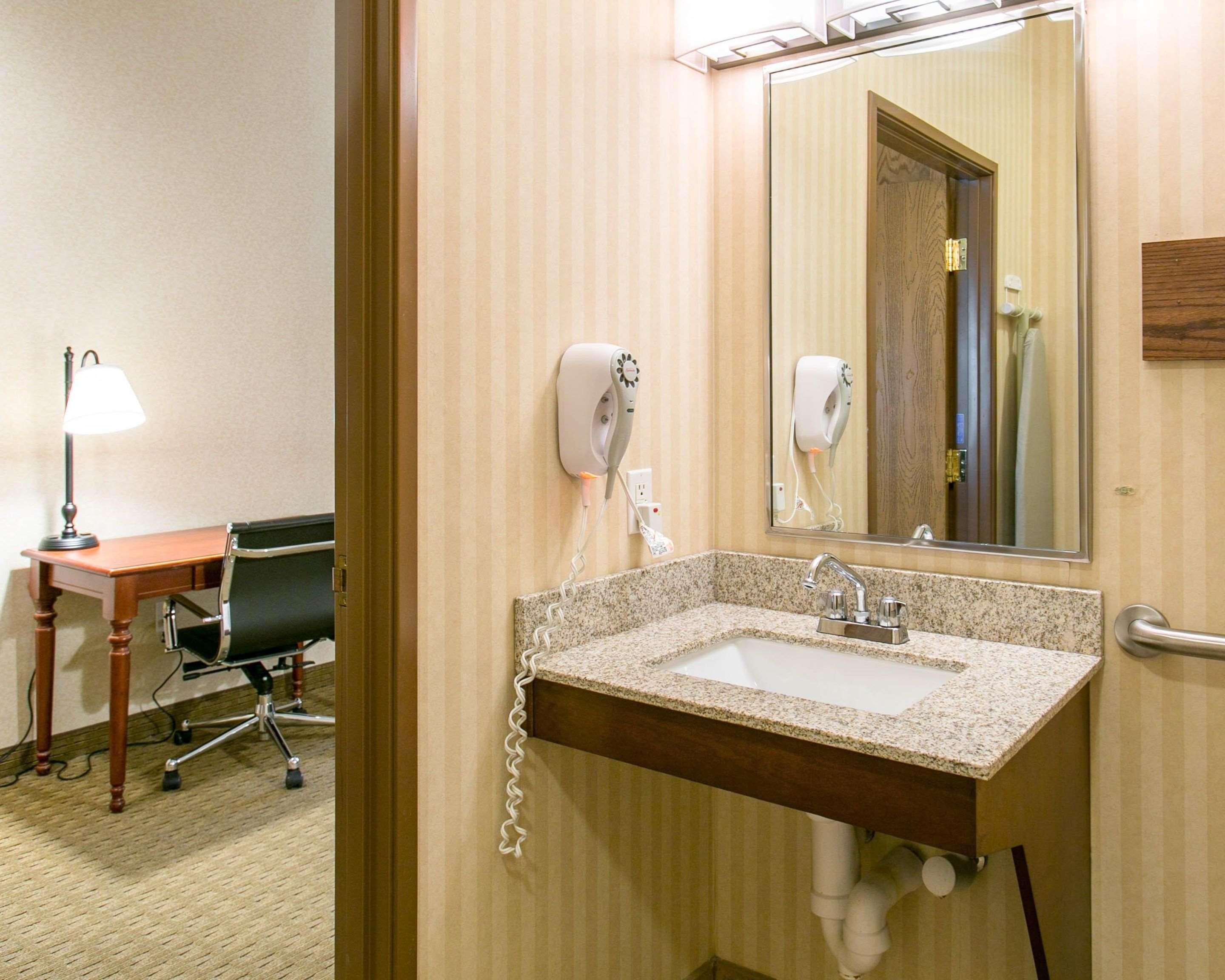 Comfort Inn Warrensburg Station Exterior foto