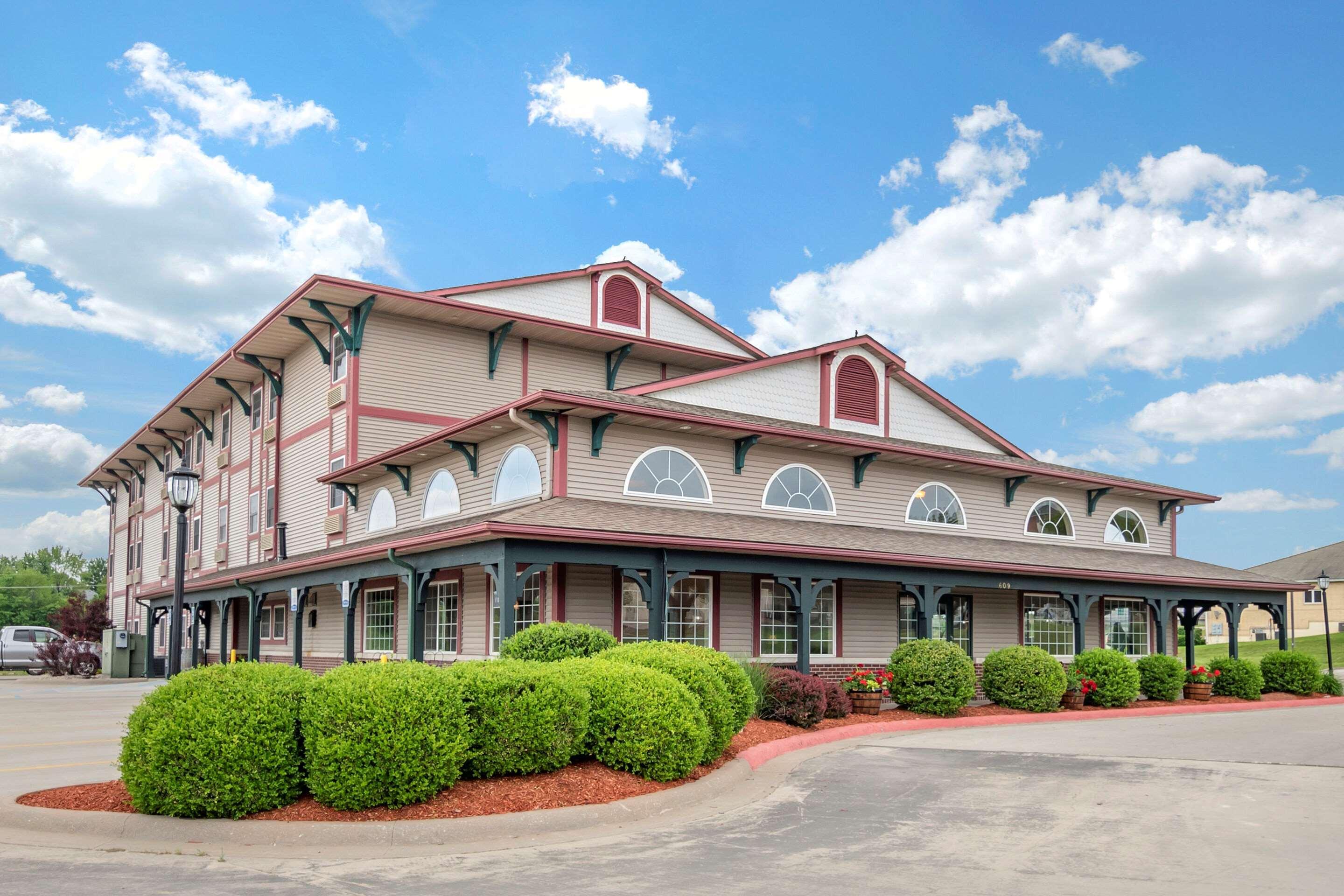 Comfort Inn Warrensburg Station Exterior foto